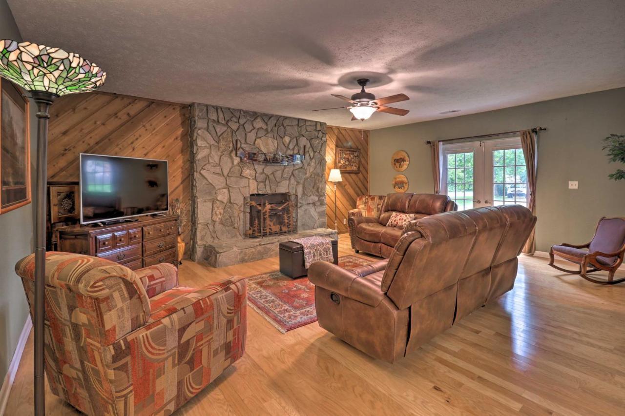 Hendersonville Home With Fire Pit 5 Mi To Downtown! Exterior photo